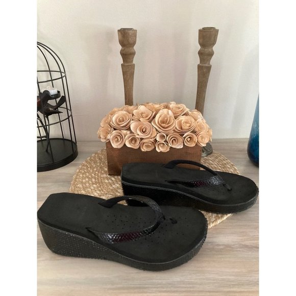 WOMENS black Volatile flip flops - Picture 2 of 10